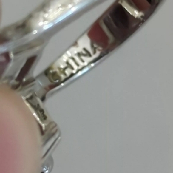 Kenneth Jay Lane Emerald Simulated Diamond Ravishing Beauty Ring Size 6 - Picture 4 of 7